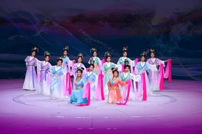 元宇宙概念新视觉黄梅戏《七夕传奇》公演圆满落幕